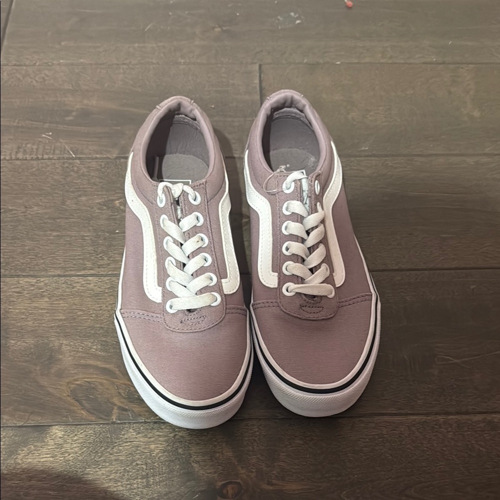 Vans Classic Sneakers in Dusty Pink and White